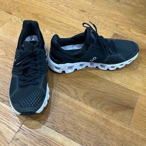 OnCloud Women’s Size 9 Black Running Shoes